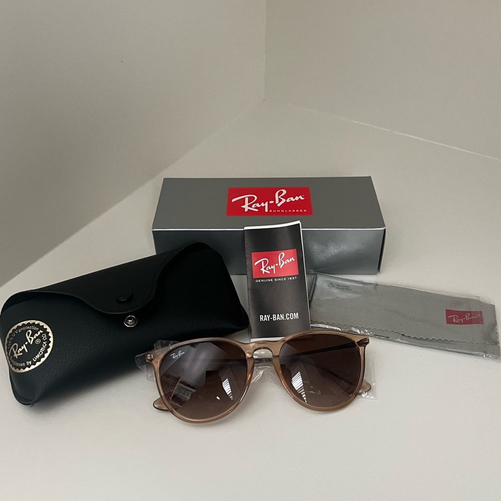 SOLD! Brand New Erika Classic Ray-Ban Sunglasses